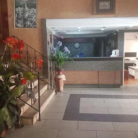 Hotel Rouge Noire