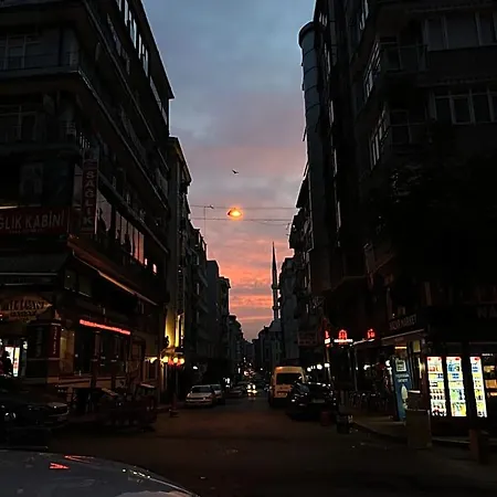 Rouge Noire Hotel