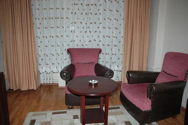 Rouge Noire Hotel 3*