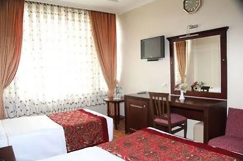 Rouge Noire Istanboel