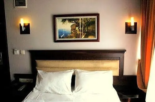 Rouge Noire Hotel 3*